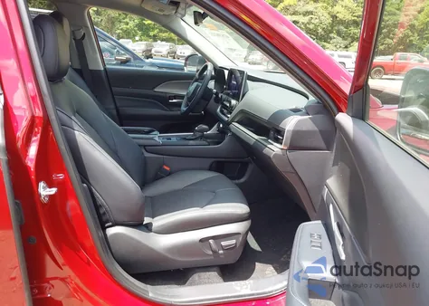 2025 Toyota Grand Highlander Xle z USA, uszkodzony, nr VIN 5TDAAAB59SS088014